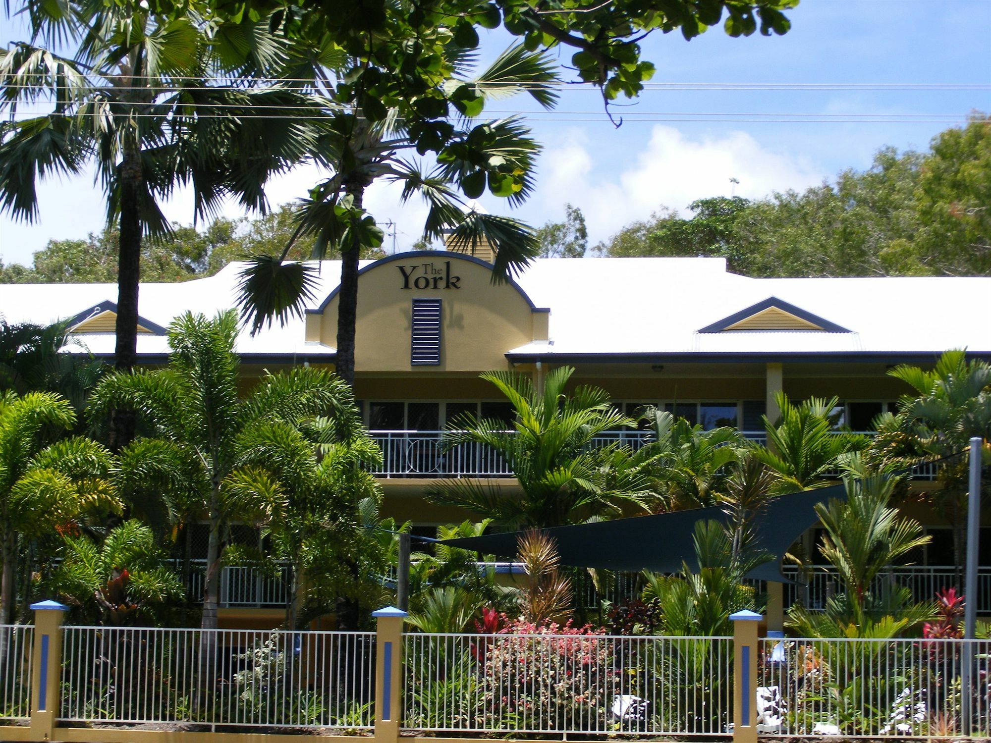 The York Beachfront Holiday Apartments Yorkeys Knob Exterior foto
